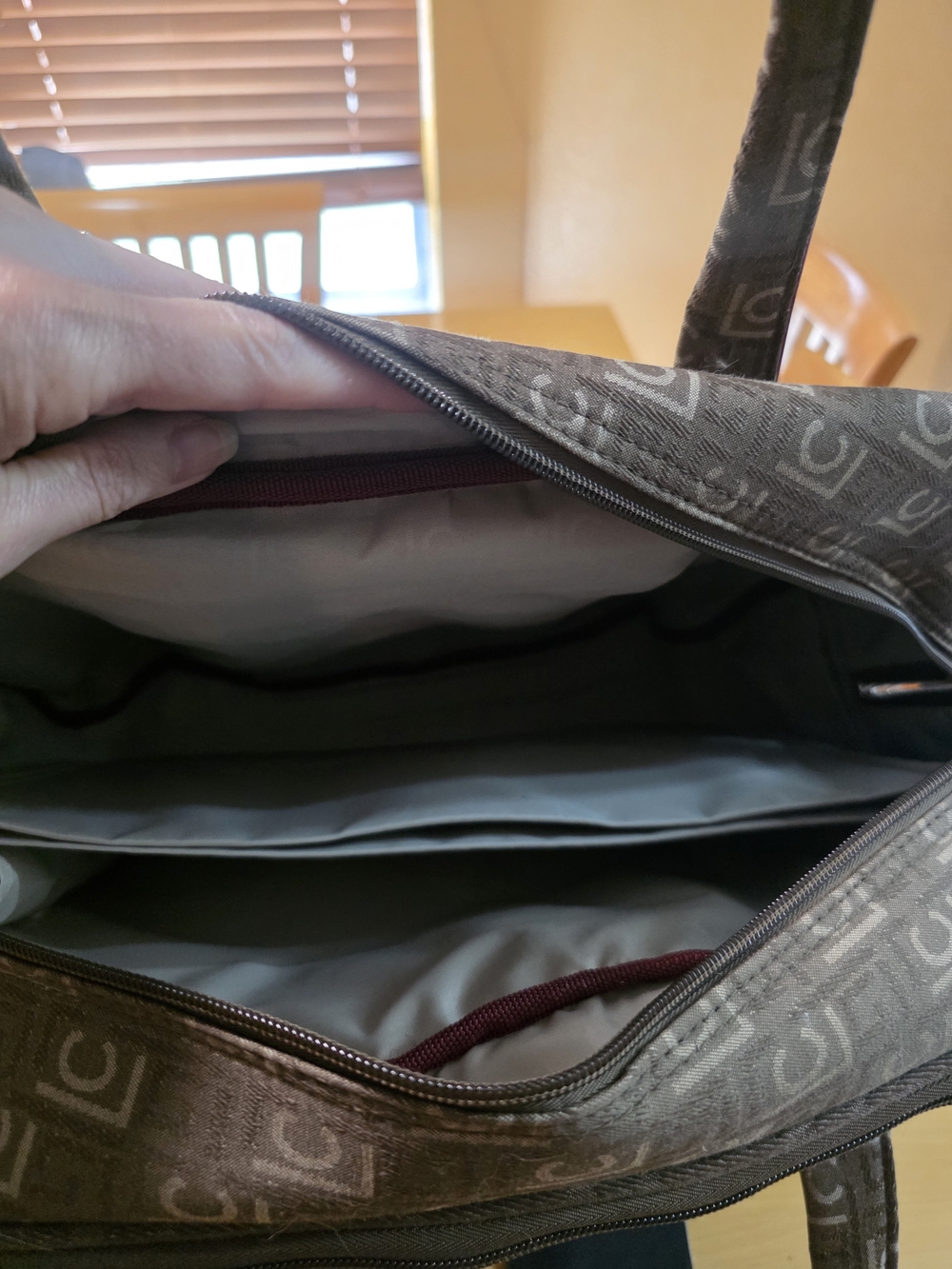 NWT Liz Claiborne Brown Logo Travel Bag with Wheels Carry On Approved - Picture 7 of 14